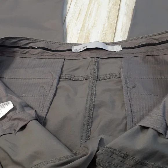 Old Navy On Classic Rise Gray Capris Pants Size 10 - Picture 16 of 16